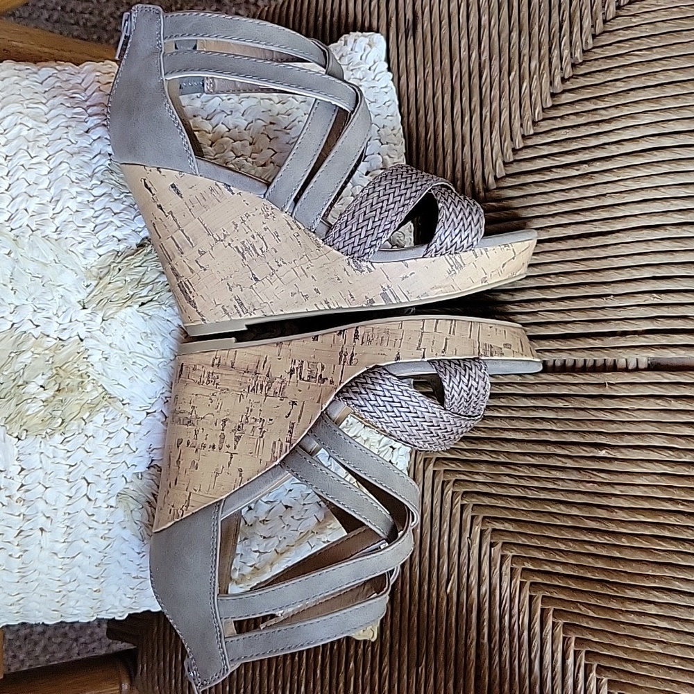 NWOT, Maurices Janae, platform wedge strappy sandals, taupe size 8M - Picture 7 of 13